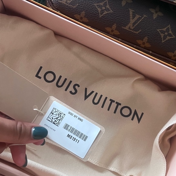 Louis Vuitton Brown and Gold Monogram Clutch - Picture 4 of 6